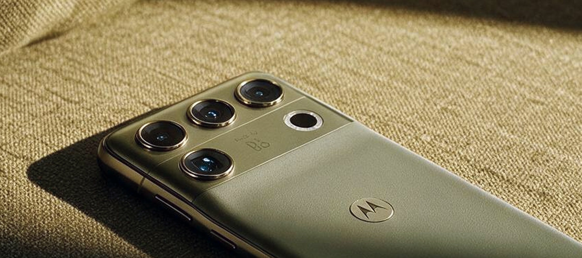 Motorola Signature 27 in Capulet Olive with its rear camera system